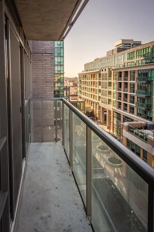 Queen West Suites تورونتو شقة