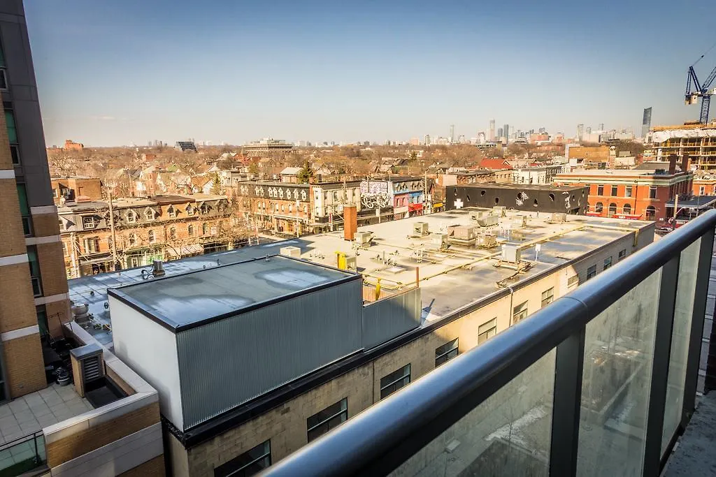 Queen West Suites تورونتو كندا