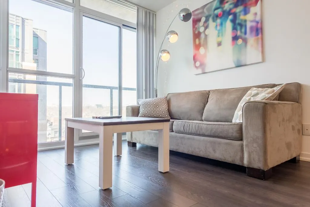 Queen West Suites تورونتو