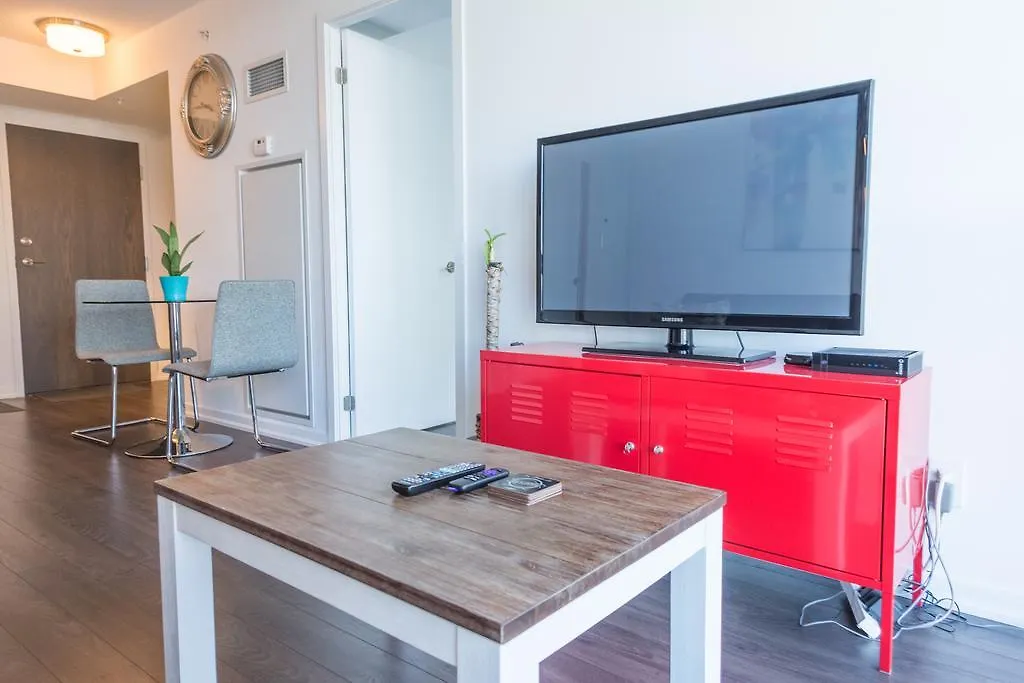 Queen West Suites تورونتو
