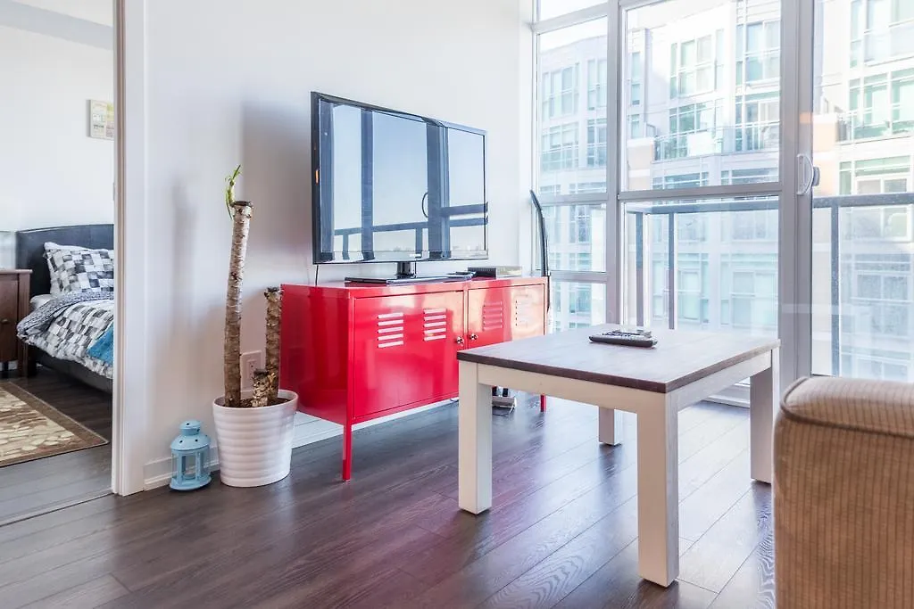 Queen West Suites تورونتو كندا