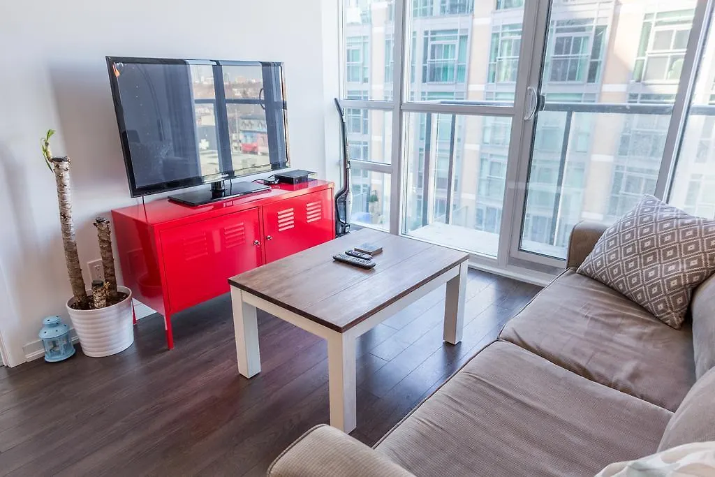 Queen West Suites تورونتو