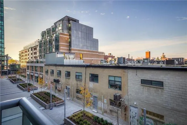 Queen West Suites تورونتو