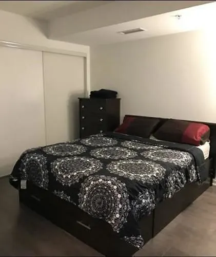 Queen West Suites تورونتو
