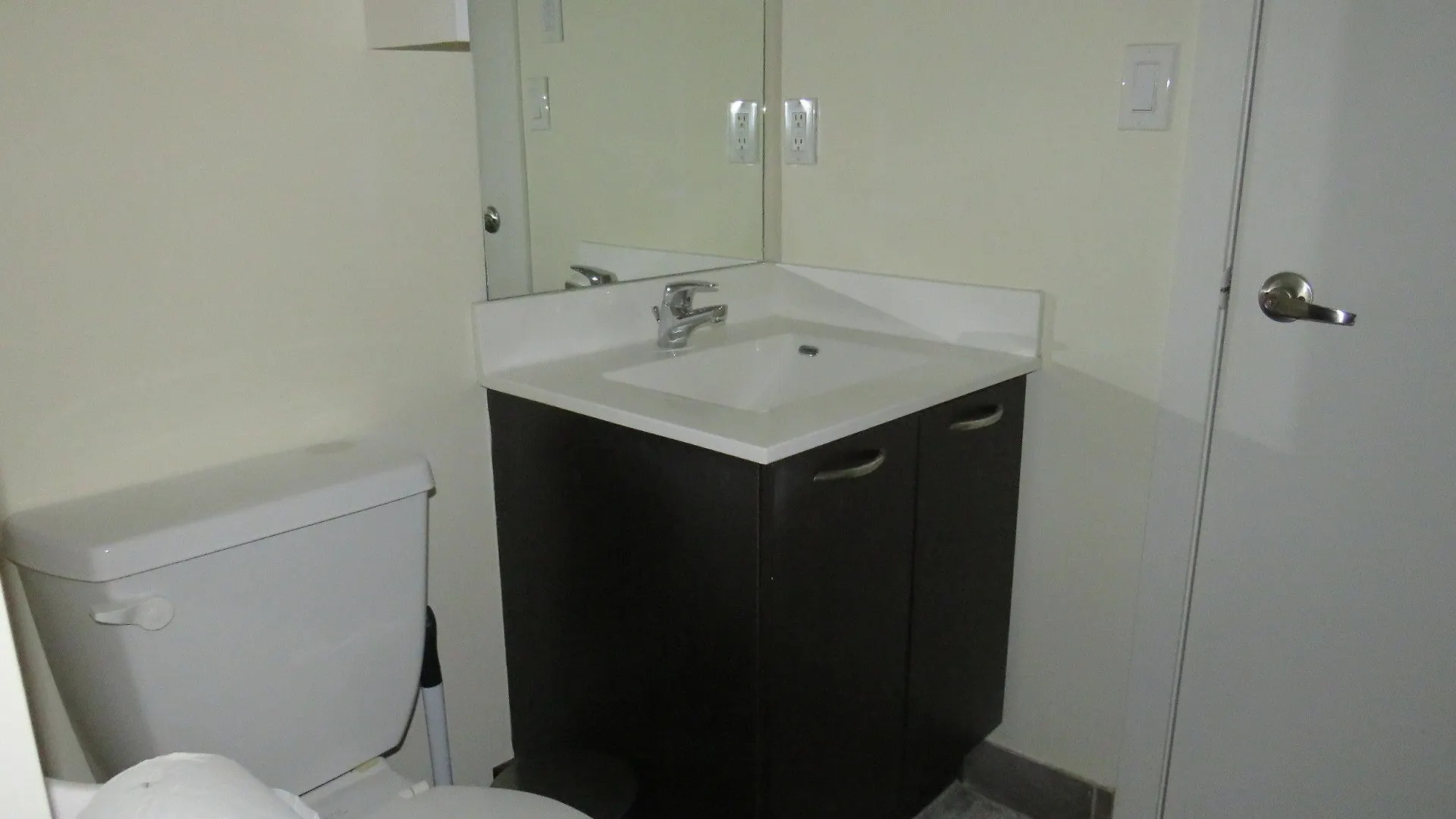 Queen West Suites تورونتو 0*,
