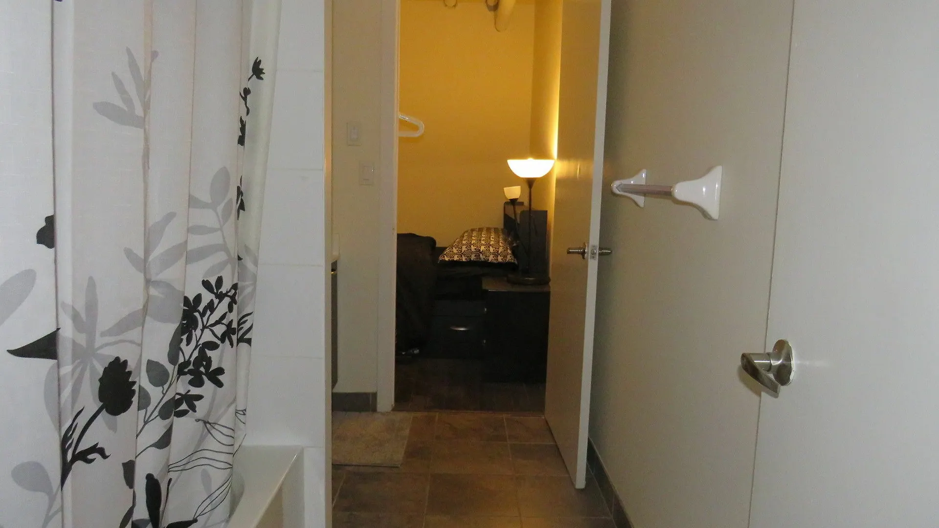 Queen West Suites تورونتو